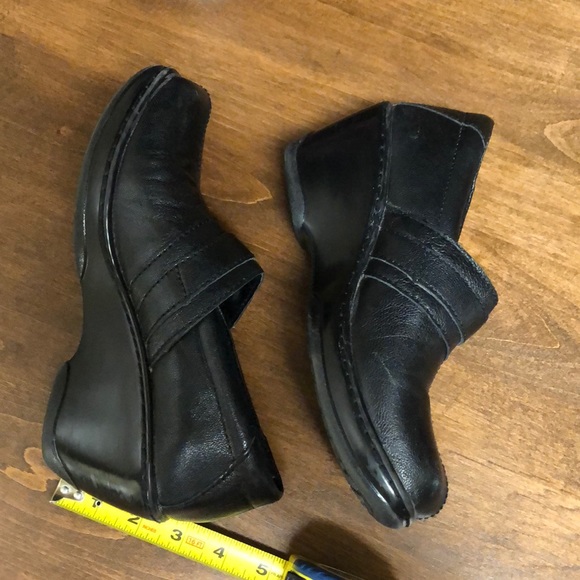 Shoes - Picture 3 of 4